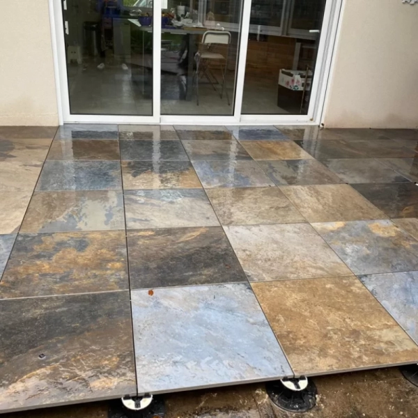 Création d’une terrasse sur plots en Normandie