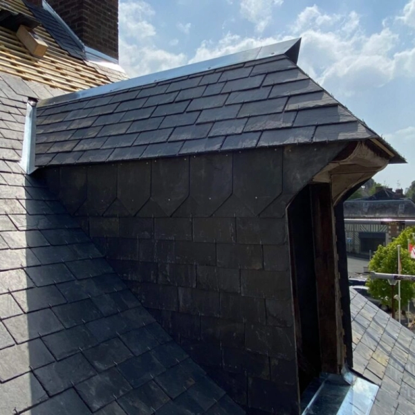 Rénovation de toiture en ardoise à Dozulé