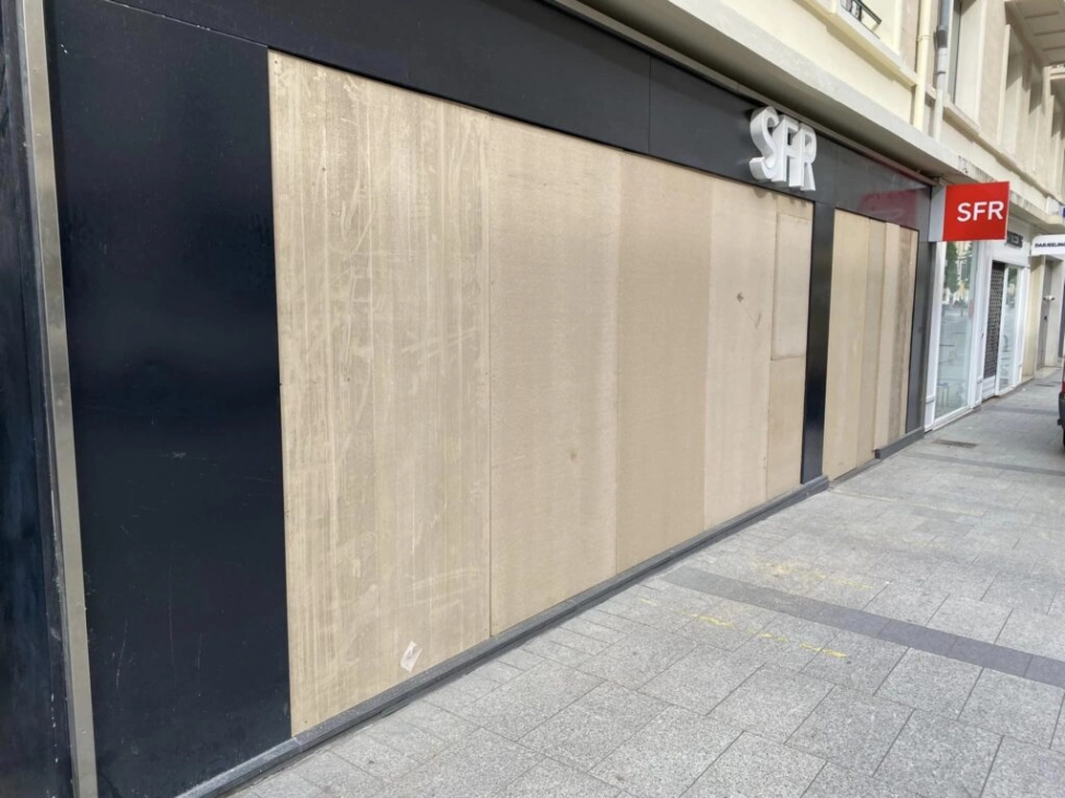 Protection de vitrine SFR lors de manifestations