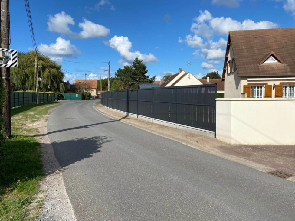 Clôture rigide installée par Analytics TRAVAUX